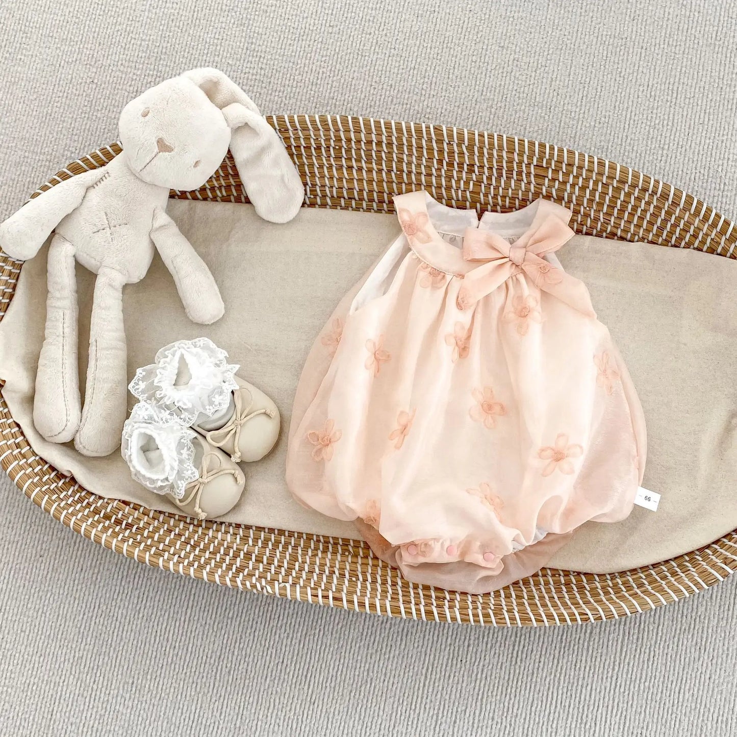 Barbotteuse habillée bébé fille - nœud papillon et élégance