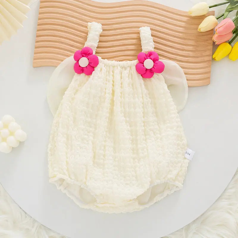 Barbotteuse mignonne bébé fille